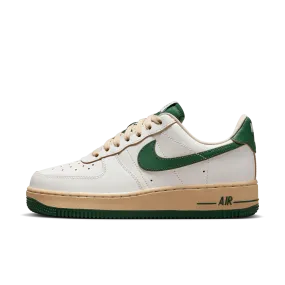 WOMEN'S NIKE AIR FORCE 1 '07 LV8 SAIL/GORGE GREEN-SESAME-PEARL WHITE